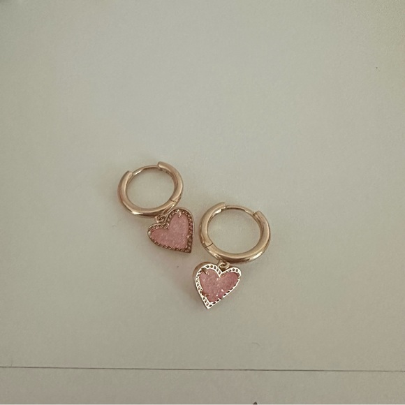 Kendra Scott Jewelry - Ari Heart Rose Gold Huggie Earrings in Light Pink Drusy